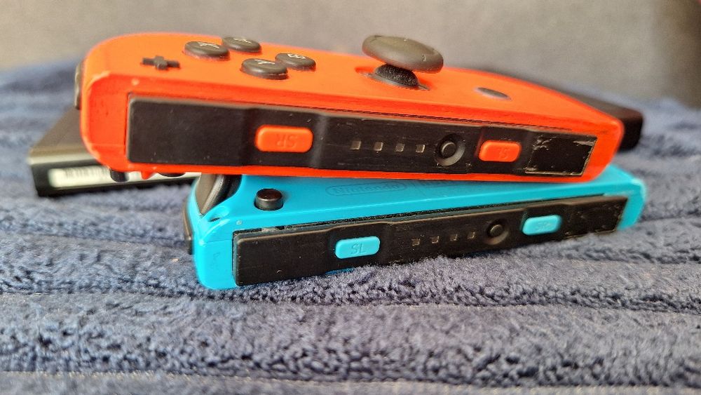 Consola Nintendo switch (citește descrierea)