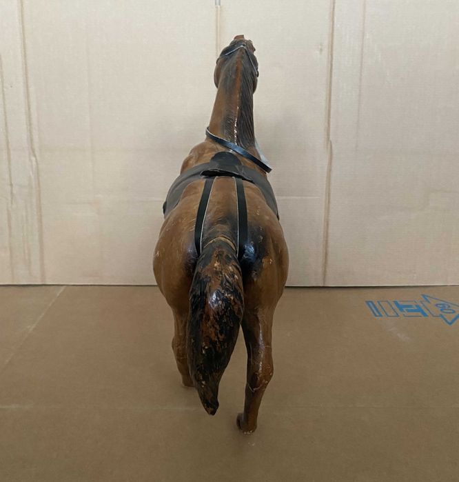 Figurina / Statueta Vintage Cal din piele