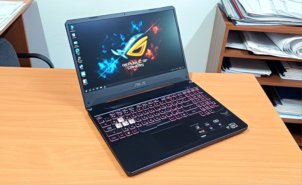 ИГРАВОЙ ноутбук в идеальном состояний