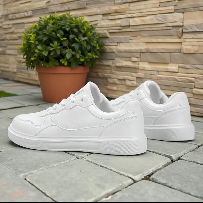 Продам кроссовки новые