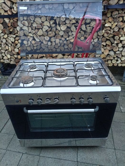 Aragaz 5 arzătoare și cuptor