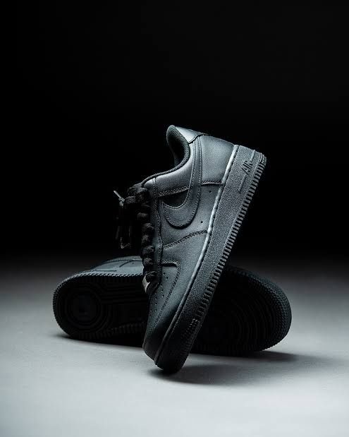 43н. Чисто нови и оригнални Nike Air Force 1 Triple black!!