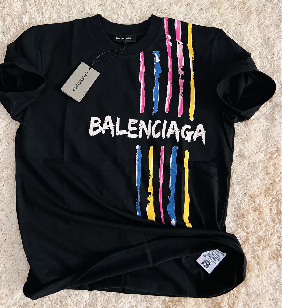 Balenciaga Negru si Alb disponibil tricouri