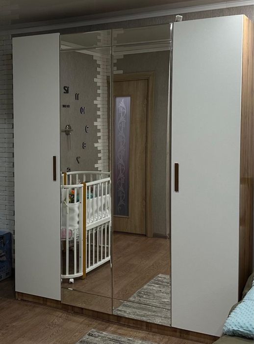 Продам спальный гарнитур без кровати