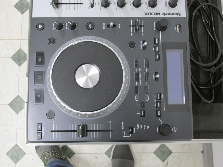DJ конзола Numark MIXDECK