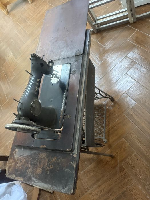 Masina de cusut Singer