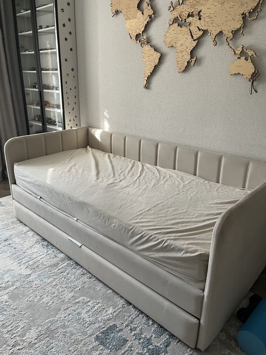 Продам кровать 200*90 с матрасом