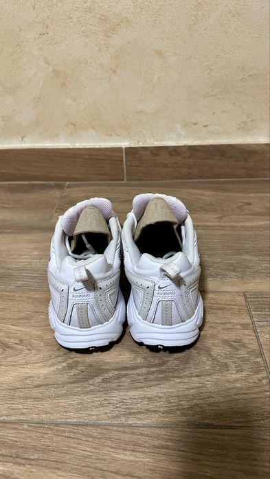 Adidasi nike    .