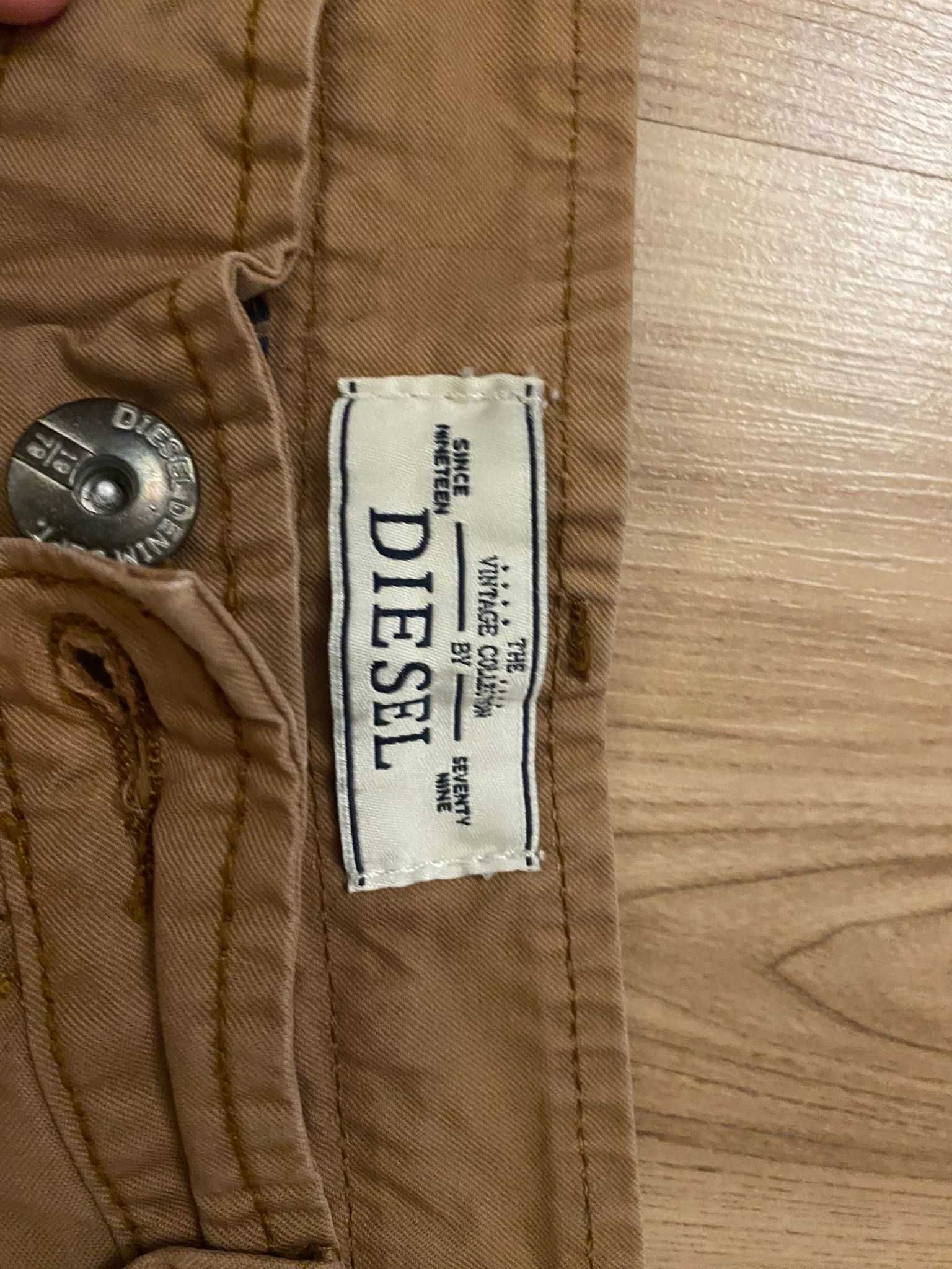 Pantalonii scurti Diesel L