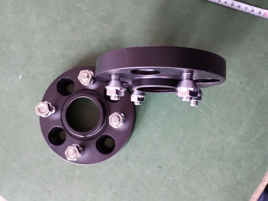 Flanșe distantiere Ford Fiesta Focus Puma 20 mm 
Prinderea 4 x 108 x 6