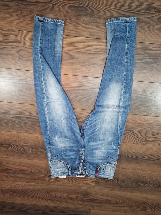 Super oferta Vind Blugii foarte avantajos