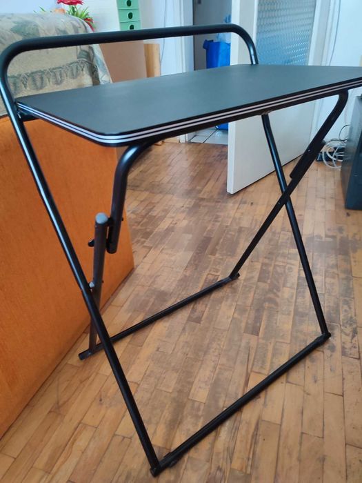 Продавам сгъваемо ученическо бюро отлично запазено