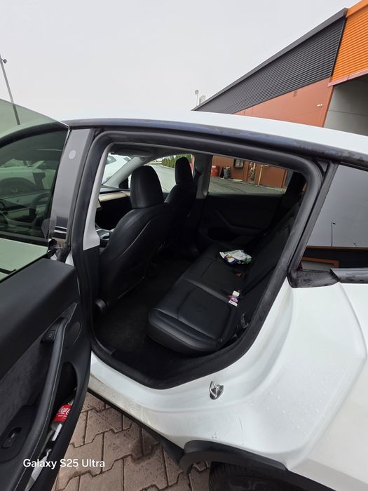 Tesla model y performance