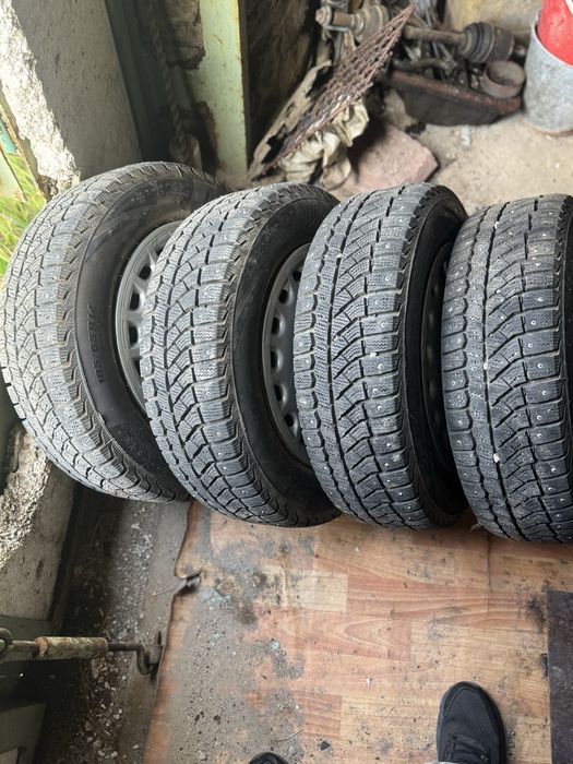 Шины зимние шипованные с дисками