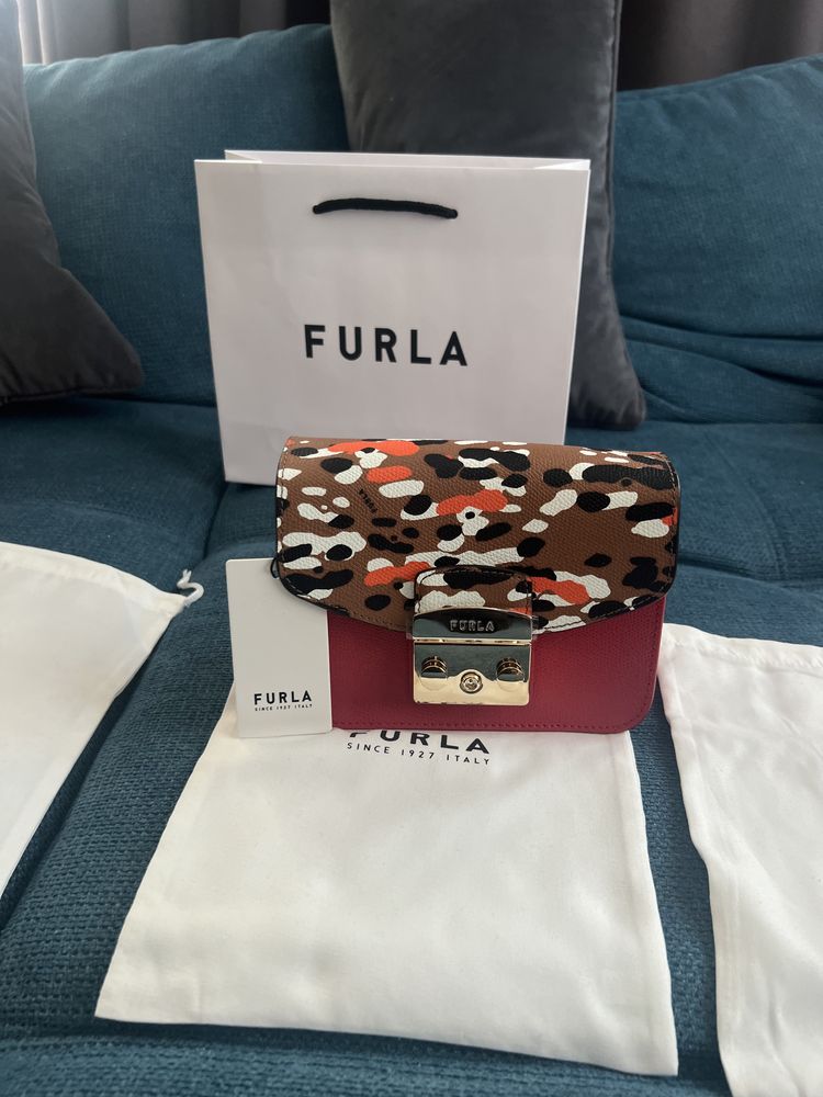 Furla Metropolis Crossbody.С всички етикети,сертификат,сериен номер.