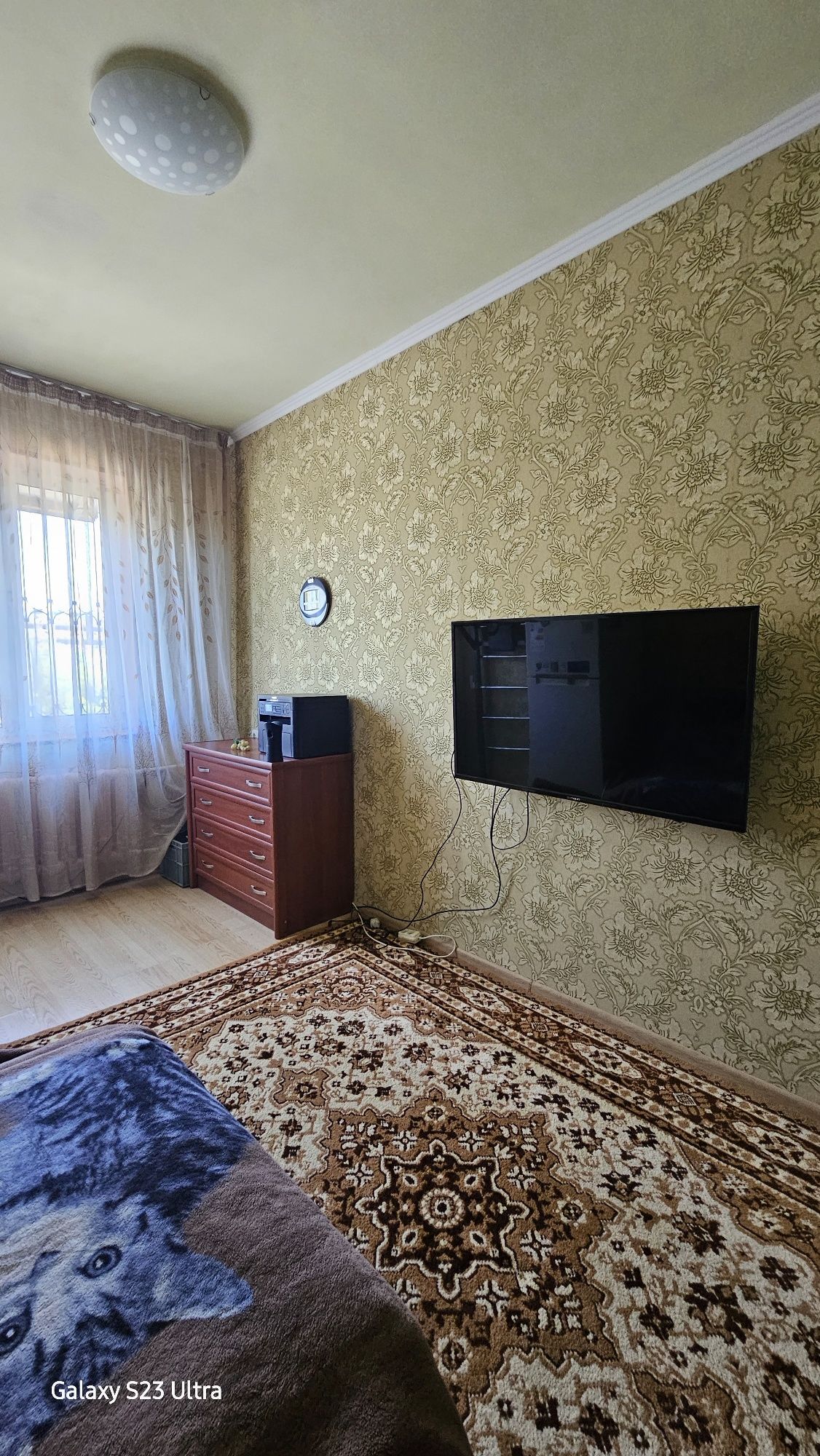 Срочно продаётся на Чиланзаре-12 (ярмарка у дороги) 2в3/2/5 с обстанов