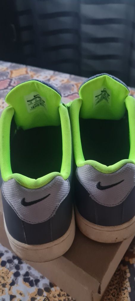 NIKE оригинални спортни обувки ,размер 46