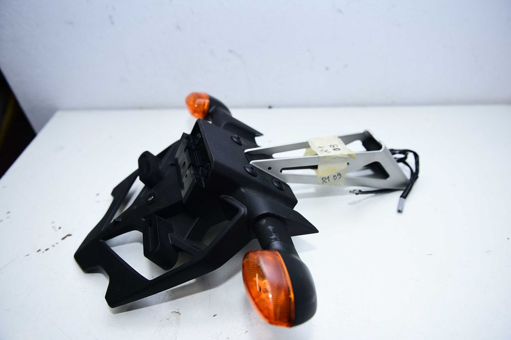 Yamaha R1 Big Bang carene scarite sa