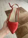 Pantofi cu toc rosii
