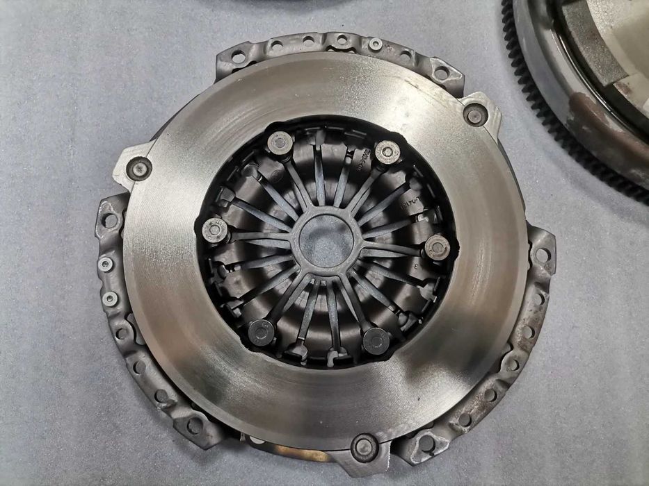 Съединител с Маховик 8671970/ 8671942/ 8698749 BMW 14 16D B37C15A Mini