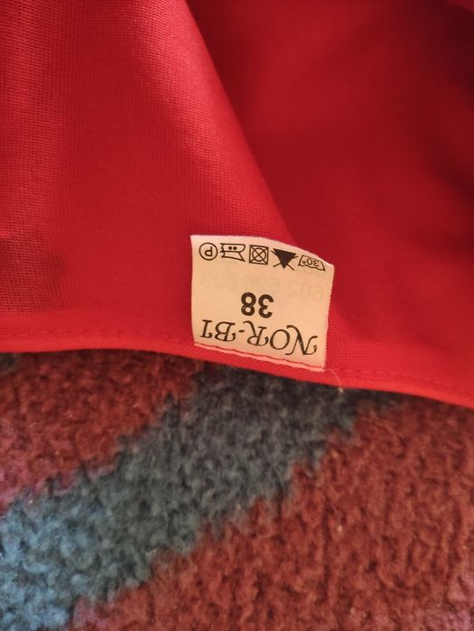 Vând rochie roșie de ocazie