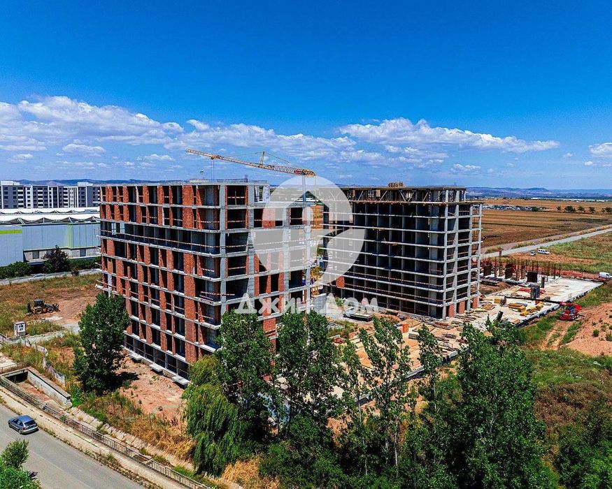 Продава се Тристаен апартамент в Бургас, Изгрев - 95 кв.м за 752 €/кв.м - Снимка #1