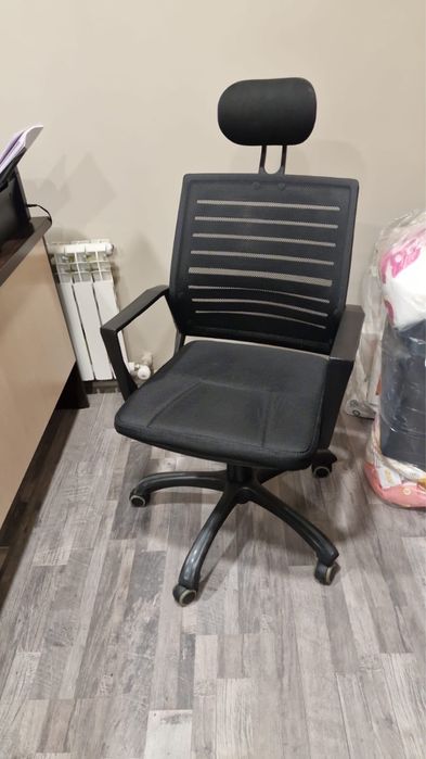 Продам офисную мебель, 2 шкафа, 3 кресла офис, доска, тумба, диспенсер