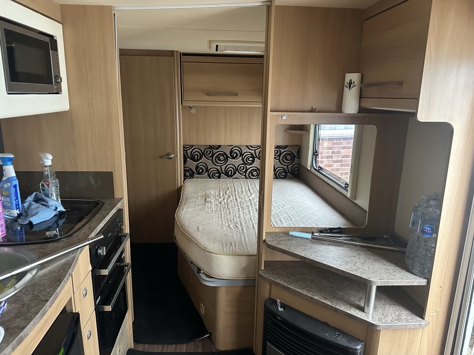 Vand Rulota Elddis Avante 540 An fabricatie 2011, 4-5 locuri de dormit