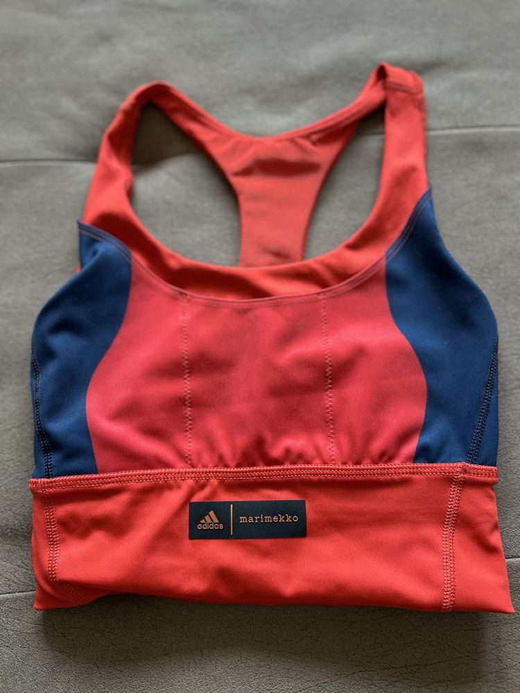 Спортно бюстие Adidas размер XS