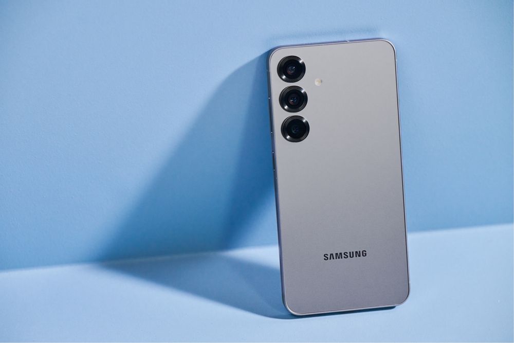 Продаётся Samsung S25 Plus 12/256 Silver Shadow в новом состаяние