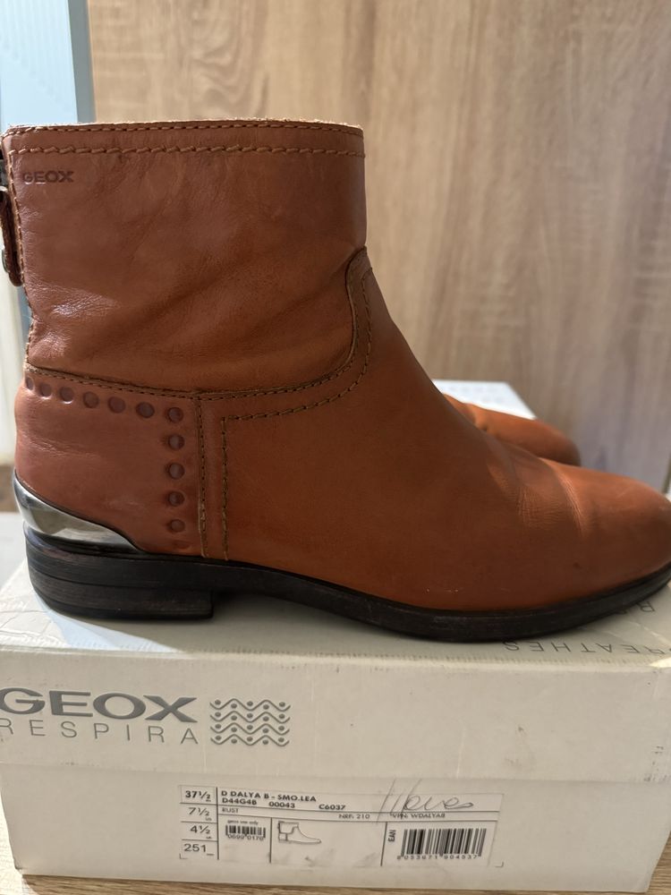 Продам женские ботинки GEOX!