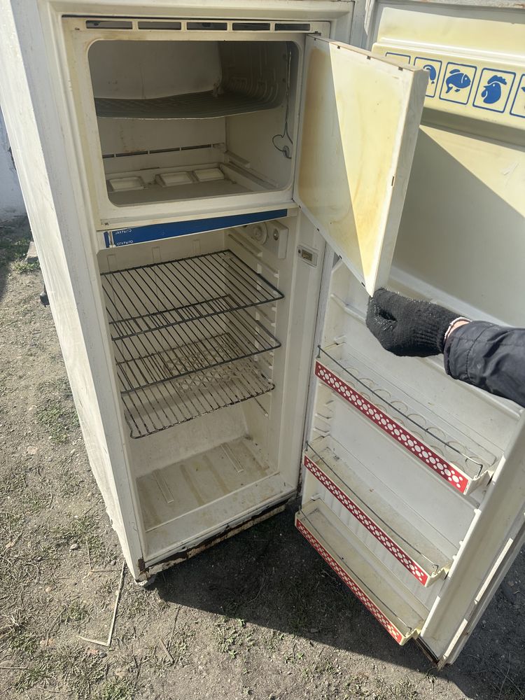Продам советский холодильник