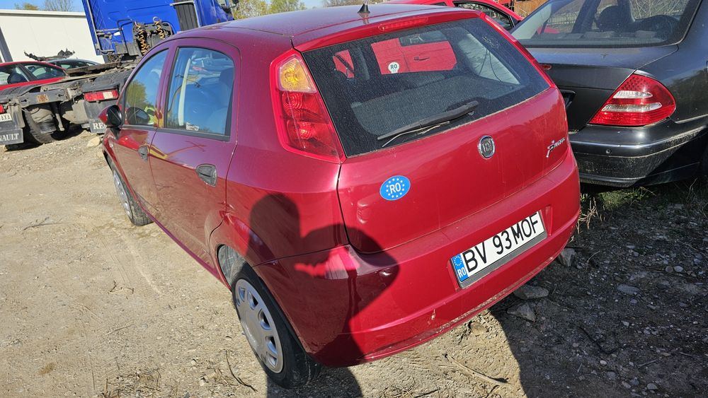 Dezmembrez Fiat Punto 1.2i 1.4i piese