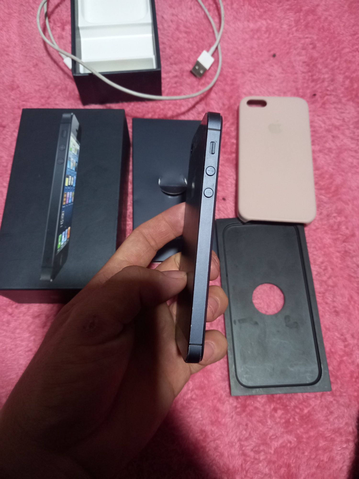 Iphone 5. Black 32 gb