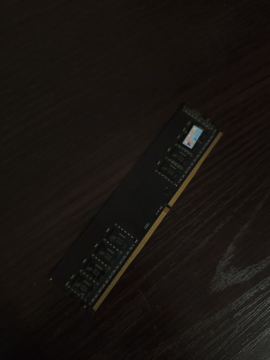 Оперативная память DDR4 — 2 плашки по 4 ГБ (2666 и 2400 МГц)