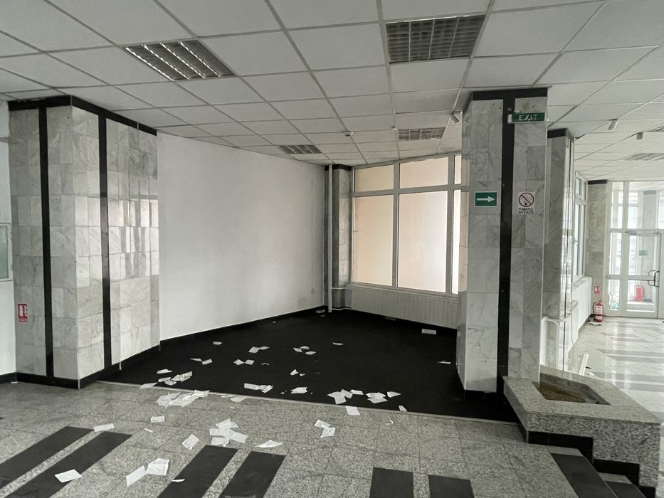 Vand spatiu comercial 1000 mp + teren