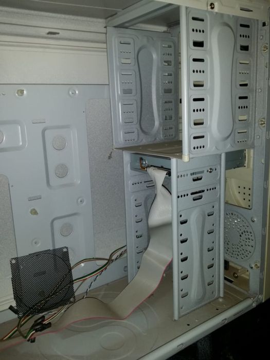 Carcasă PC, bonus sursa si ventilator 8 cm