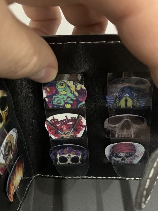 Чисто нови перца за китара - AC/DC, Iron Maiden, черепи…