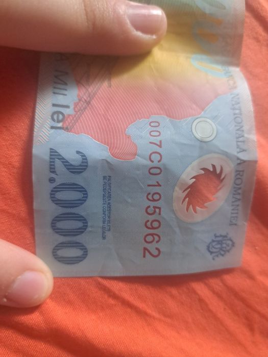 Bancnota 2000 lei eclipsa totala