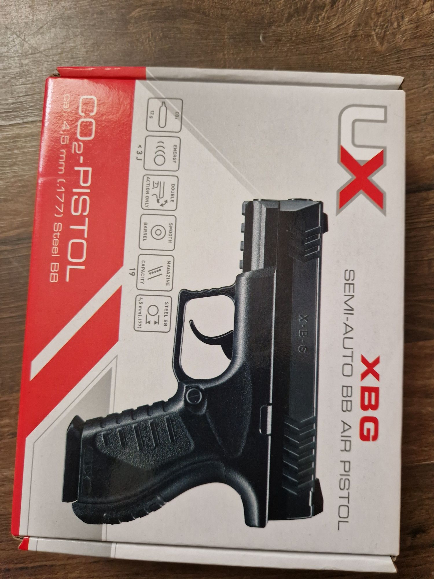 Продава се пневматичен пистолет Umarex UX XBG