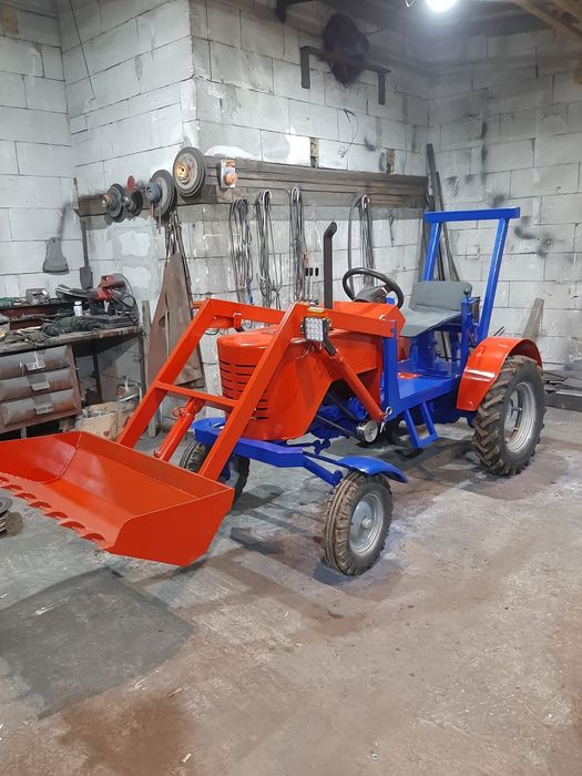 Tractoras 13 cp benzina 1 cilindru cu incarcator frontal