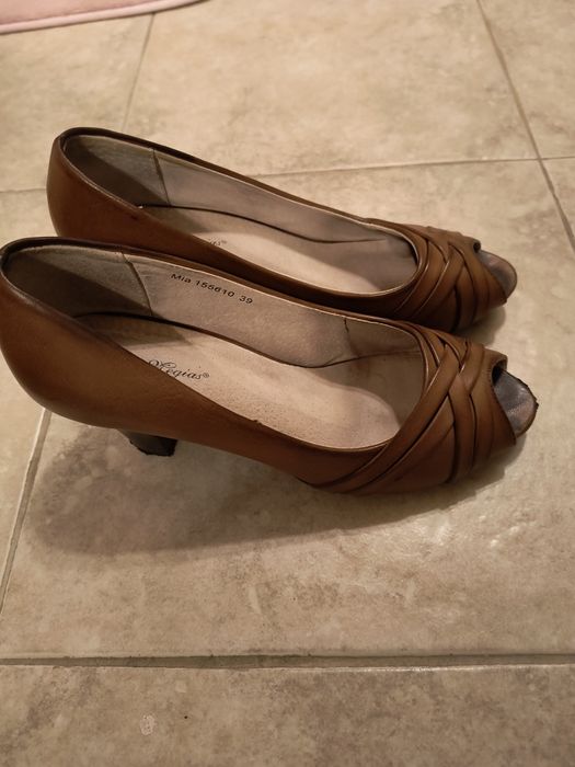 Дамски обувки номер 39