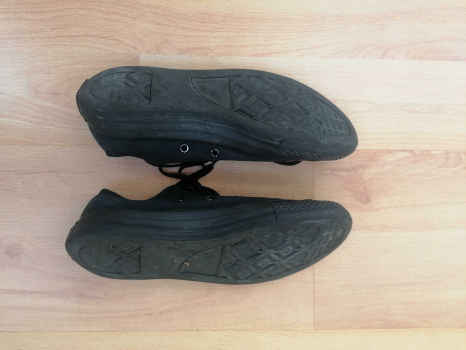 Teniși negri Converse