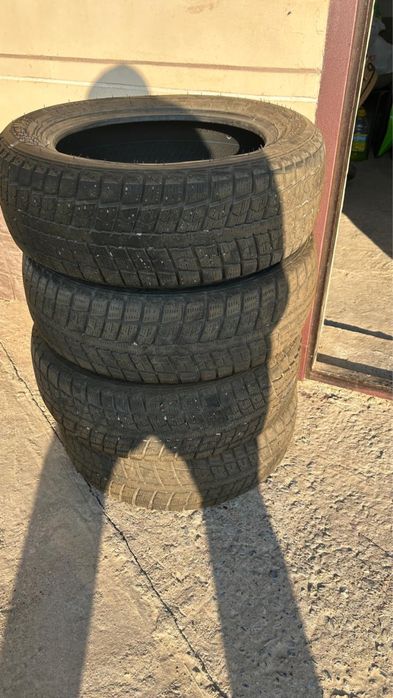 Зимнии шина В отл состояни почти новый Фирма как