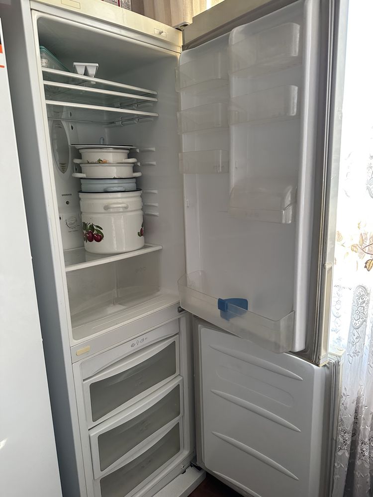 Холодильник б/у в отличном состоянии