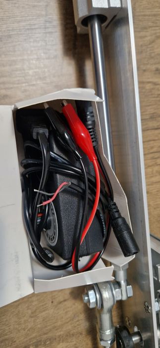 Actuator liniar telescopic.