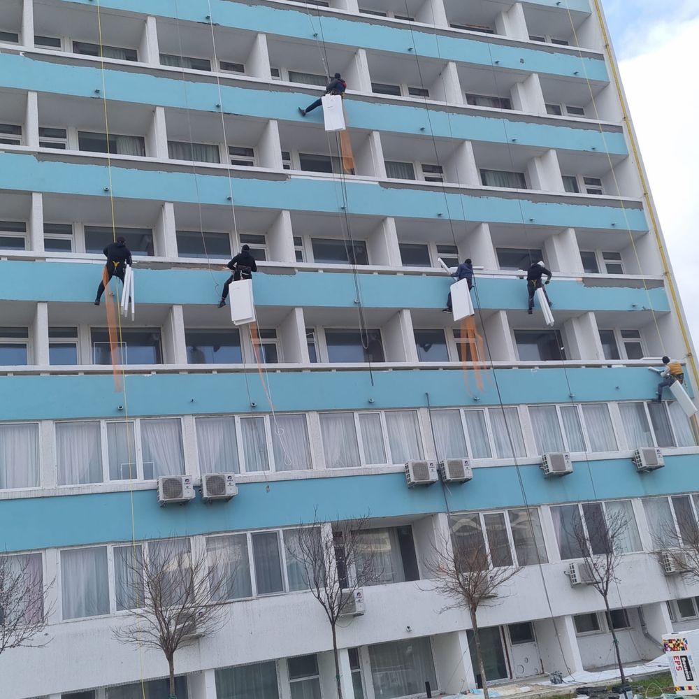 Izolații exterioare 150 RON/MP cu Alpinisti utilitari factura inclusa