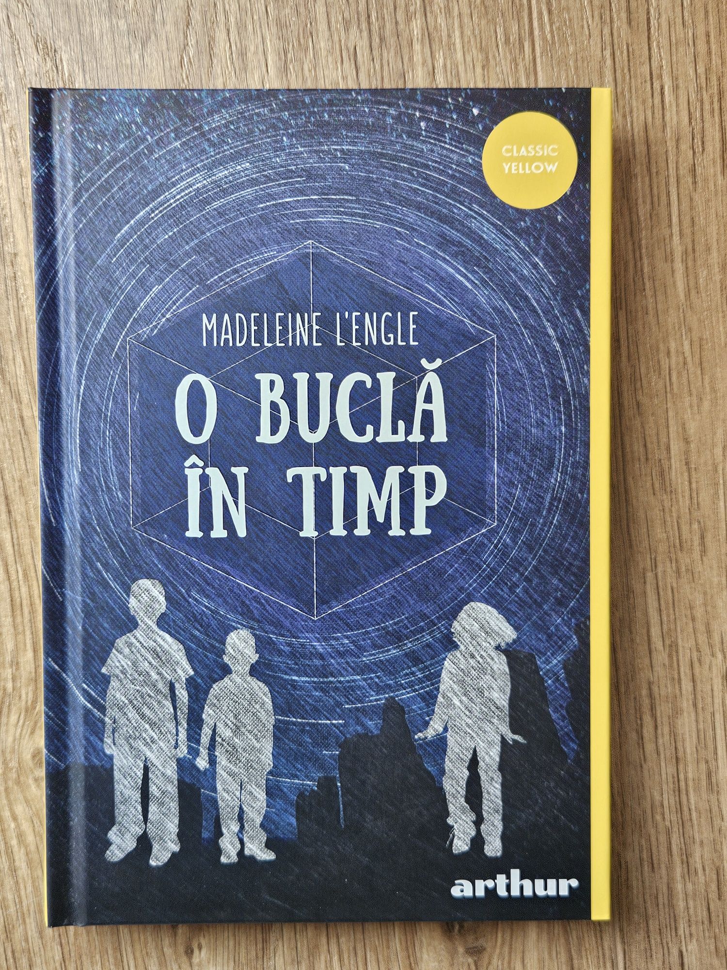 Carte "O bucla în timp"  Madeleine L'Engle