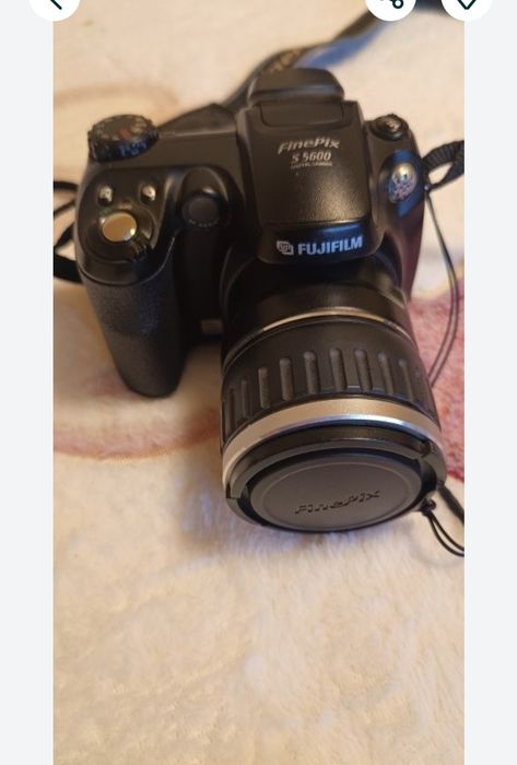 Aparat foto Fujifilm și Sony