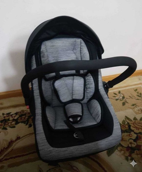 Детская кровать и автокресло